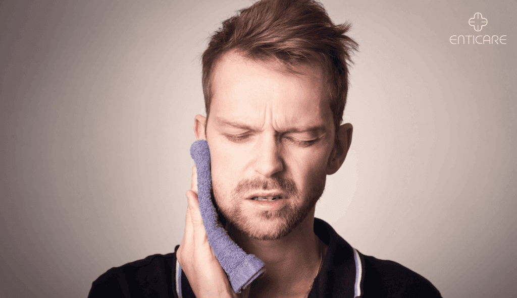 enticare-man-with-ear-pain